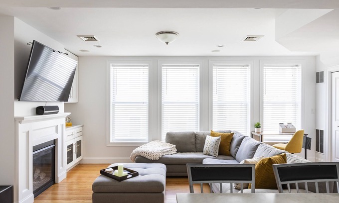 Columbus Park - Andrew Square Condo | The Heart of Southie (Garage + Roof Deck)