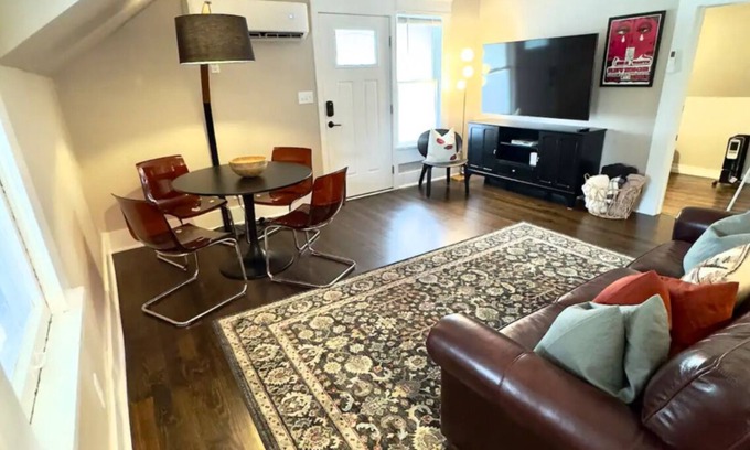 Tulsa House | The Heights Loft, 5 minutes from downtown, Fresh Coffee and two Plush Queen Beds