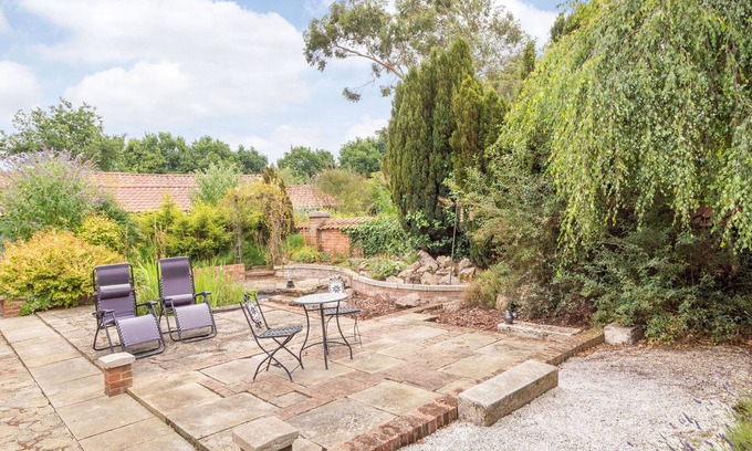 Gissing Cottage | The Hen House