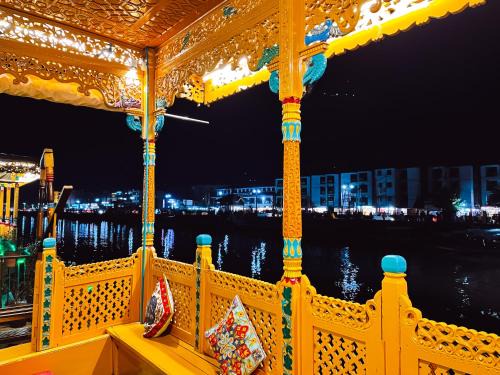 Dal Lake Hotel | The Heritage Gemini Group of Houseboat