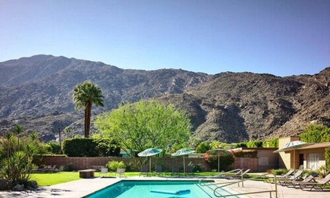 Downtown Palm Springs Hotel | The Hideaway 21 and Over