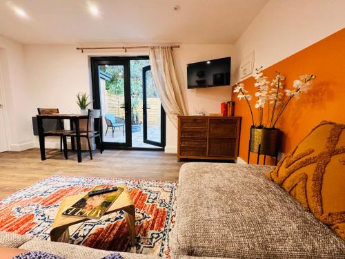 Hythe House | The Hideout - private luxury cabin near the sea with garden area, sea views and parking