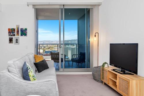 Adelaide Central Business District Apartment | 'The Hindmarsh' Hotel-style Pad with Hills Panorama
