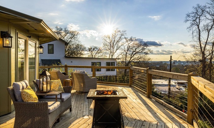 Forest Park House | The Hobbit House - City Views/Deck & Patio/Firepit