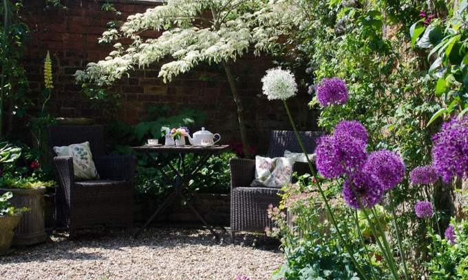 Uppingham Bed & Breakfast | The Hollies Bed and Breakfast