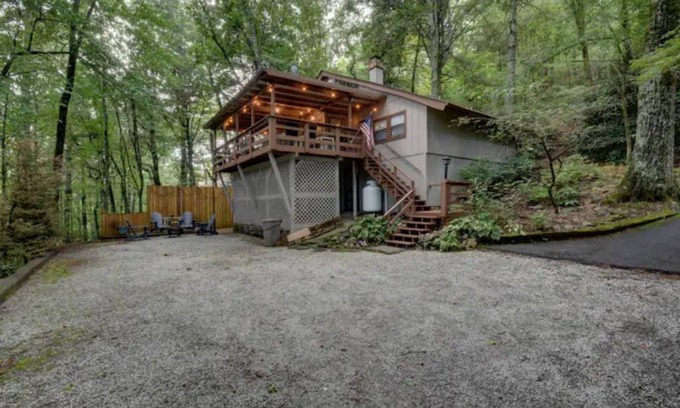 Sky Valley Cabin | The Honey Pot- peaceful cabin -fireplace and deck