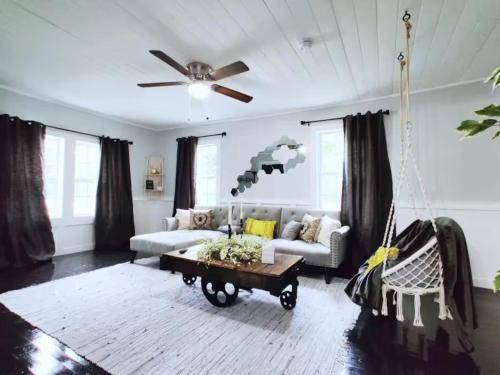 Thomasville House | The Honeycomb Haven l 1 Mile to Downtown Thomasville