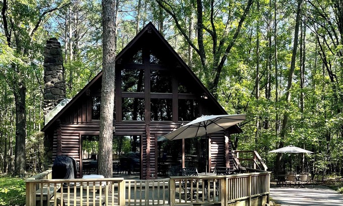 Drasco Cabin | “The Honeymooner” A quaint lil cabin in the woods at Tannenbaum!