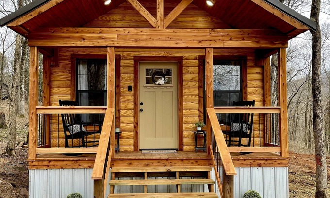 Alix Cabin | The Hoot Owl Cabin on The Mulberry River