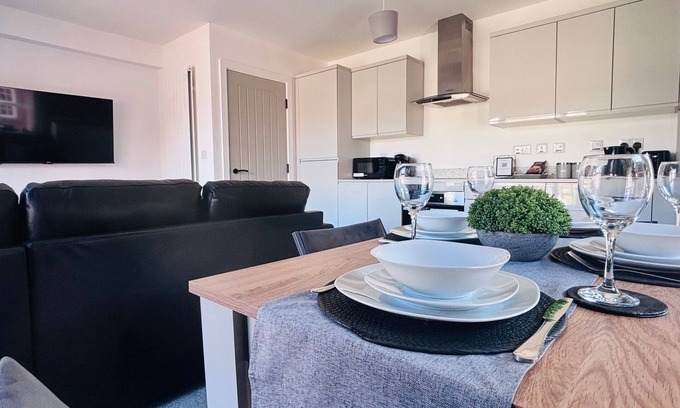 Hull Old Town Apartment | The Hop Store, HU1. Experience city living in a converted brewery.