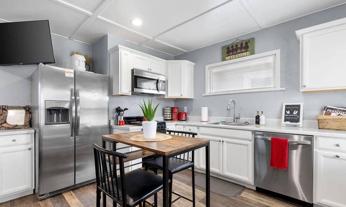 Prescott House | The Horseshoe Hideaway - Rodeo Themed & 1/2 mile walk to Whiskey Row!