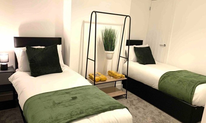 Welford House | The Hughenden Townhouse | Free Parking | WiFi