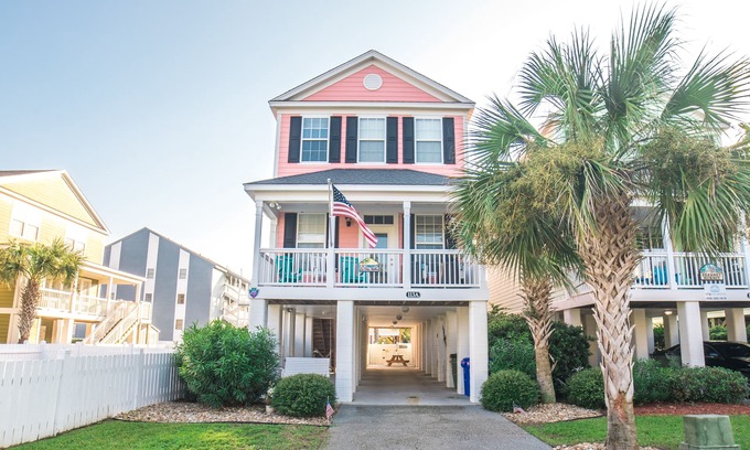 Surfside Beach House | The Ideal Vacation ~ Private POOL, Perfect Location ~ Spacious & Clean