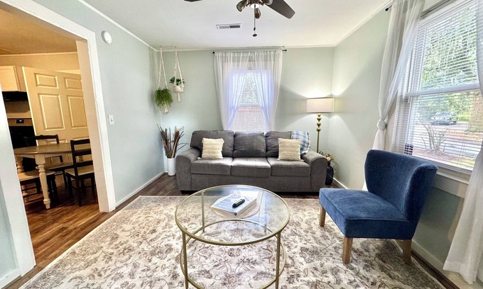 Beaufort Cottage | The Idle Oak - Sleeps 4 - Central Location!