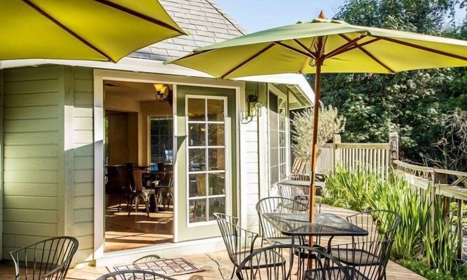 Willits Hotel | The Inn at Baechtel Creek