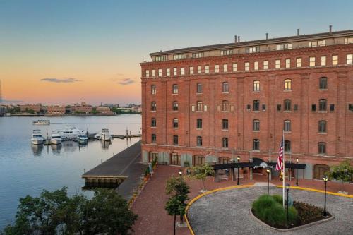 Fells Point Hotel | The Inn at Henderson's Wharf, an Ascend Collection Hotel