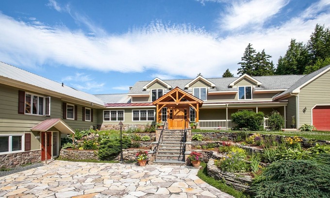 Wilmington Cabin | The Inn at Quail Run - Wilmington, Vermont-Family Reunion 11 BRs 10Ba