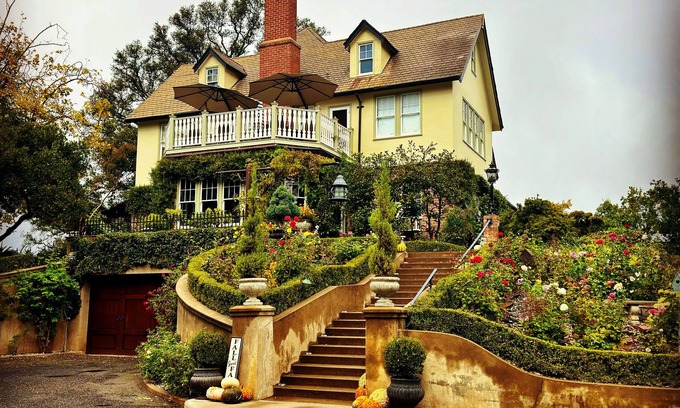 Sonora Hotel | The Inn on Knowles Hill