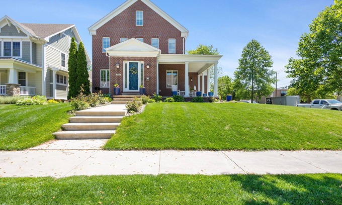 Northeast South Bend House | The Irish Grand | 4BR Home | 0.5 Mi to Campus | Sleeps 20