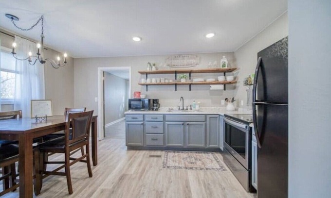 St. James House | The James Stay on Historic Route 66, minutes away from Wineries & Restaurants