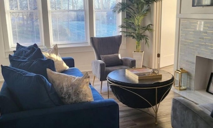 East of Broadway Apartment | The Jasmine On Main