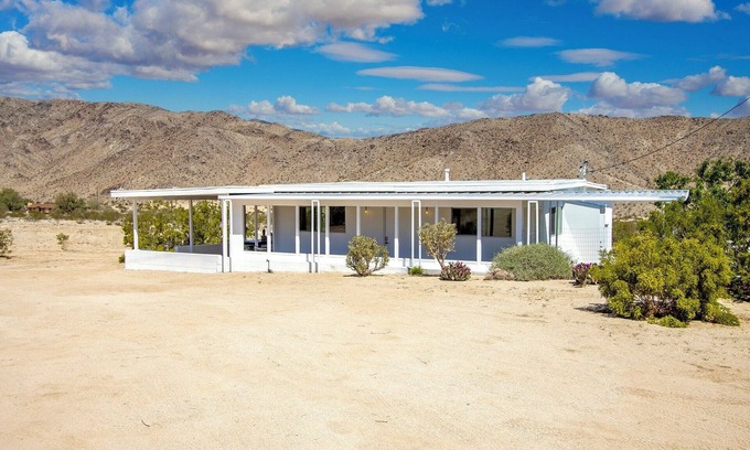 Indian Cove House | The Joshua Tree Whitmore House + Hot Tub
