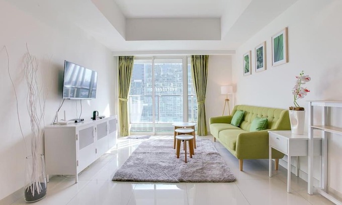 Kelapa Gading Timur Apartment | The Kensington Royal Suites W/ Free parking & Wifi