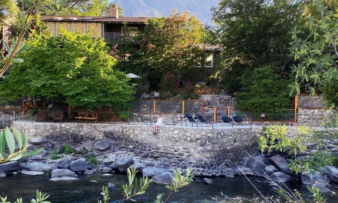 Kernville House | The Kern River House: River's Edge Cottage Private Waterfront Fireplace Dog OK