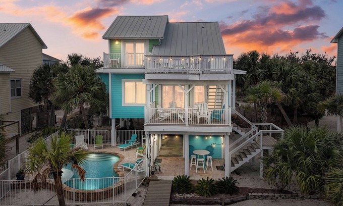 Sharp Reef House | The Key Lime Cottage - A Perfect Beach Retreat, with a private heated pool!