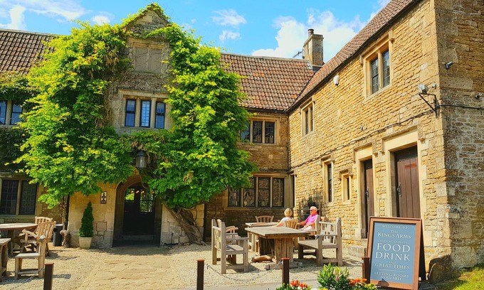 Monkton Farleigh Hotel | The Kings Arms