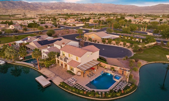 Terra Lago House | The Lakefront Social: An Extraordinary Waterfront Experience