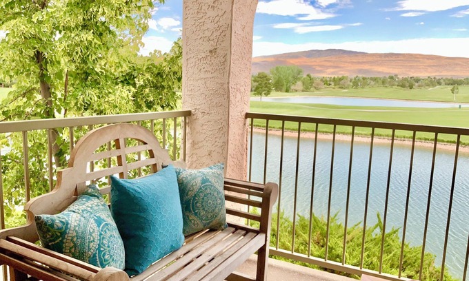 Sparks House | The Lakeside Villa at Red Hawk Golf Course