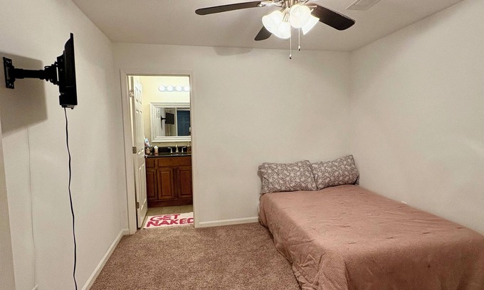 Pangburn House | The Landing House— Jetted Tub— Weddings—Elopements