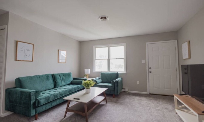 Martinsburg Apartment | The Lazy Lizard- 2 bedroom apartment