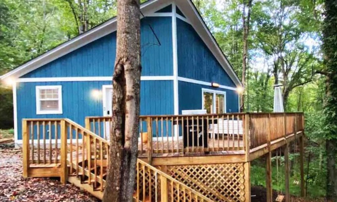 Greenville - Spartanburg Cabin | The Lazy Lodge - 10 Mins to Downtown Greenville