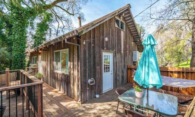 Auburn House | The Leafy Lodge- Pets ok