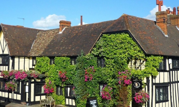 Cobham Hotel | The Leather Bottle Ltd