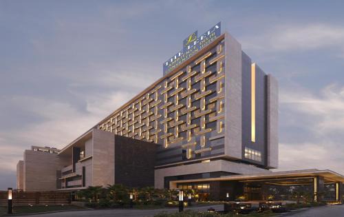 Delhi Hotel | The Leela Ambience Convention Hotel Delhi