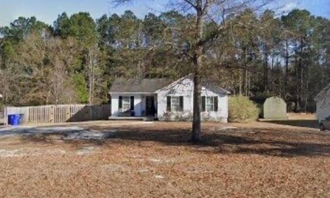 Leland House | The Lewis House, Charming 3-bedroom house with WiFi and AC in lovely Leland.