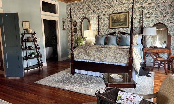 Springfield Apartment | The Library Inn Springfield, GAnA Hidden Gem in a charming Hallmark town.