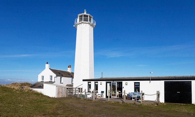 Barrow-in-Furness Cottage | The Lighthouse Hide