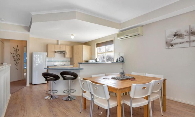 Port Willunga House | The Lighthouse - Port Willunga - C21 SouthCoast Holidays