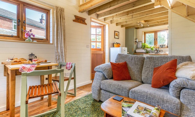 Llandrinio House | The Little Barn at Holly Villa