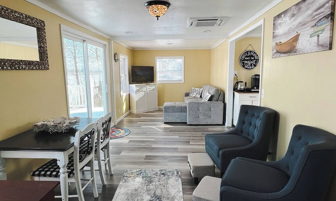 Hudson Cottage | The Little Cottage on Lime Lake in Hudson, MI