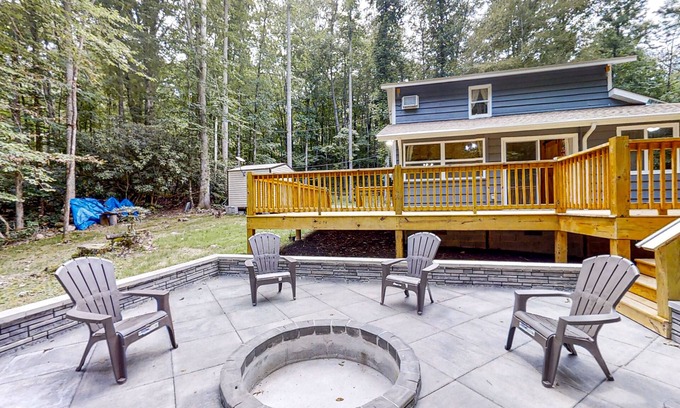 Otto Cabin | The Little Dude Cabin | Rustic cabin in Franklin with water & wildlife views