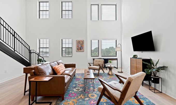 North Kansas City Apartment | The Lockwood Loft | Modern 2BR Townhome w/Garage + Balcony