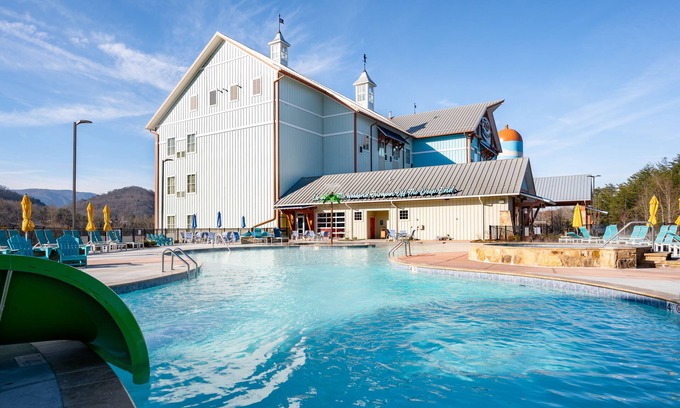 Gatlinburg - Pigeon Forge Hotel | The Lodge at Camp Margaritaville
