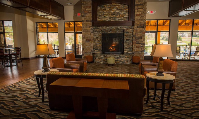 Camdenton Hotel | The Lodge at Old Kinderhook Golf Resort