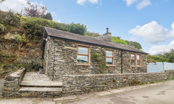 Bouth House | The Lodge