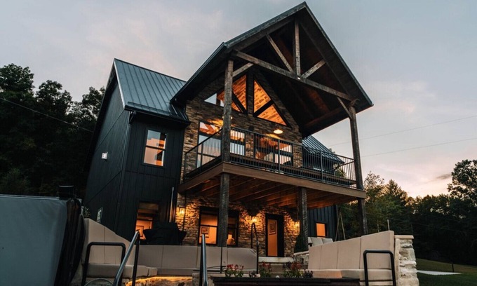 New Philadelphia Cabin | The Lodge @ Paradise Lake